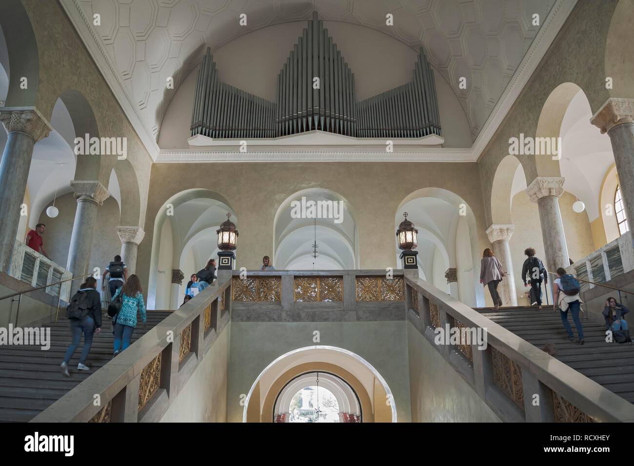 Organo Steinmeyer e scalinata Lichthof, LMU, Ludwig-Maximilians-University di Monaco di Baviera, Baviera, Baviera, Germania Foto Stock
