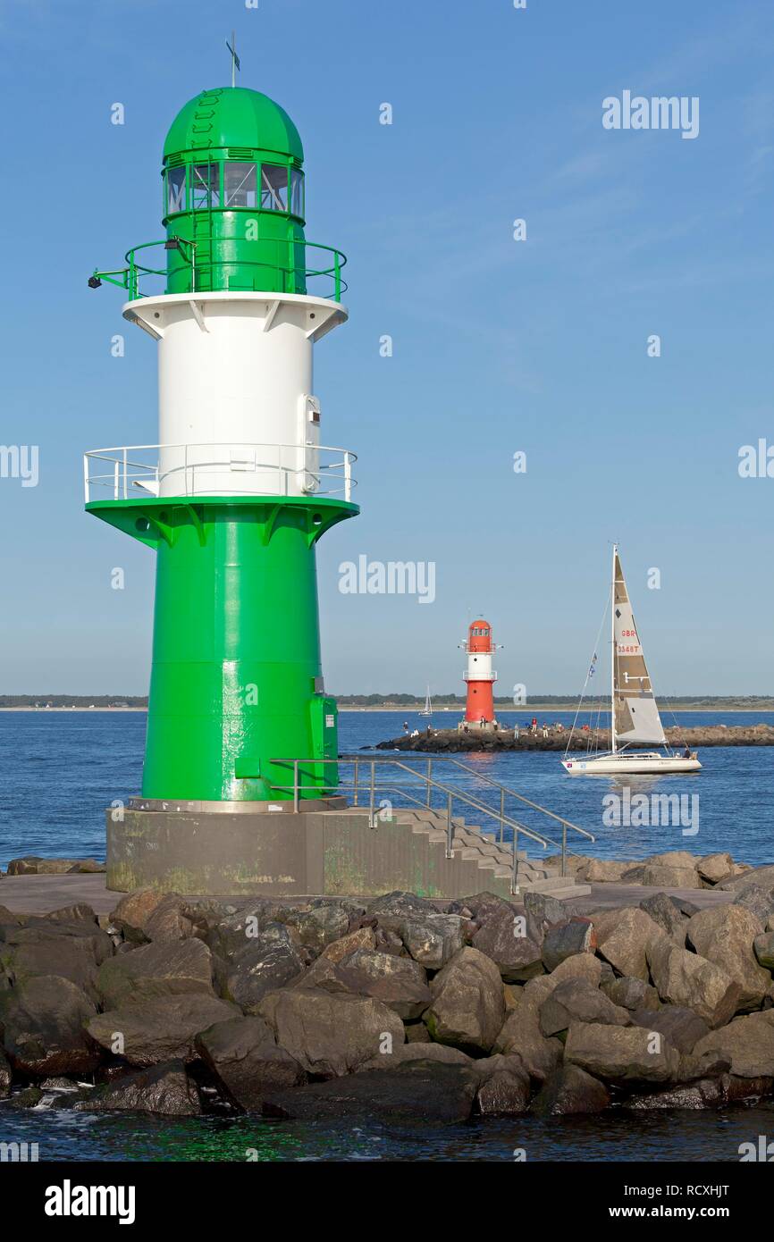 Fari, la bocca del fiume Warnow, Warnemuende sea resort, Meclemburgo-Pomerania Occidentale Foto Stock