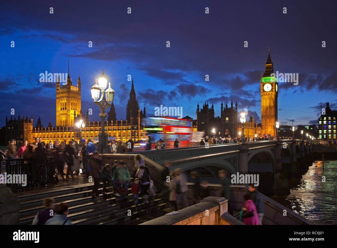 La Casa del Parlamento e dal Big Ben al crepuscolo, London, England, Regno Unito, Europa Foto Stock