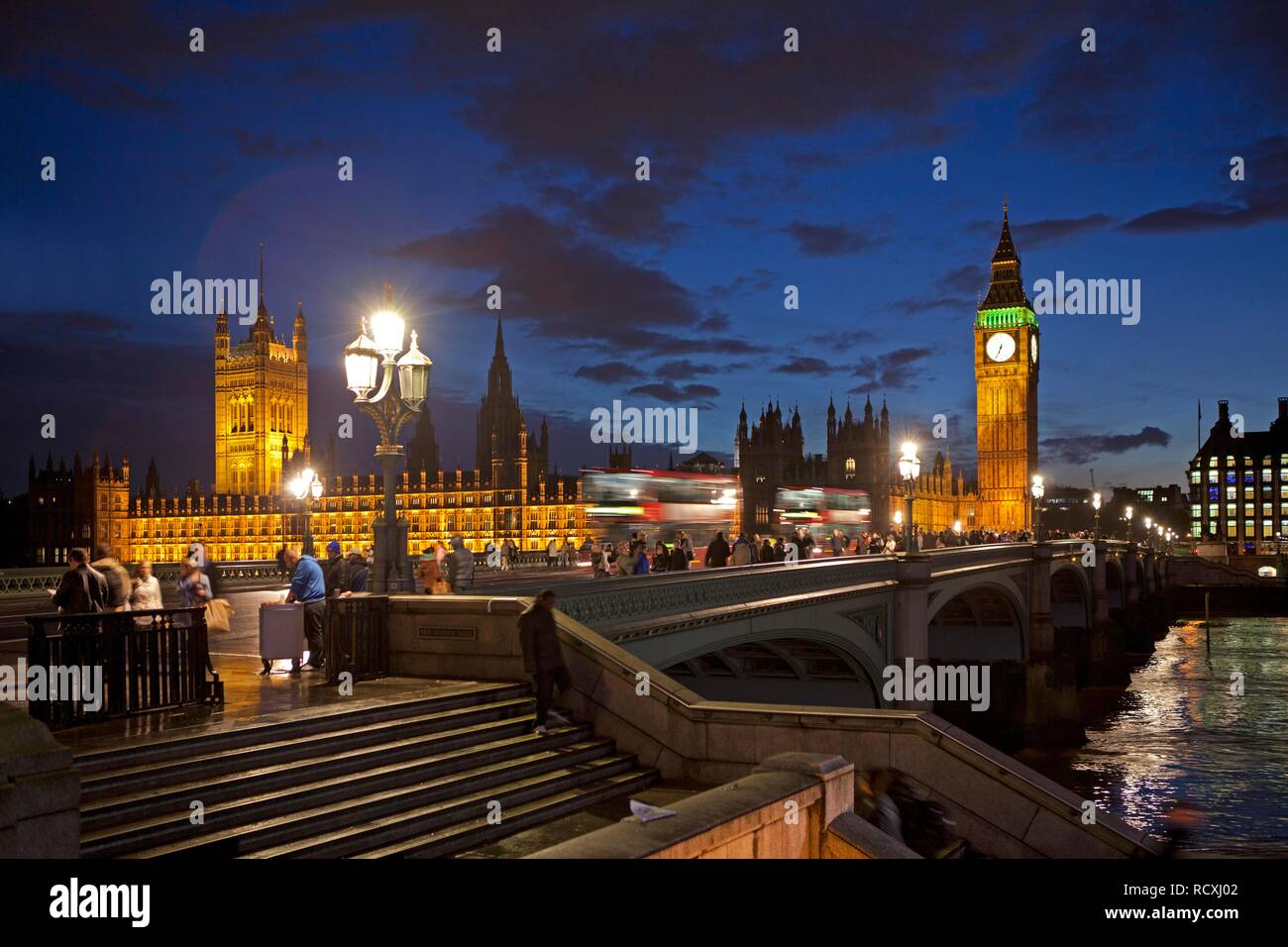 La Casa del Parlamento e dal Big Ben al crepuscolo, London, England, Regno Unito, Europa Foto Stock