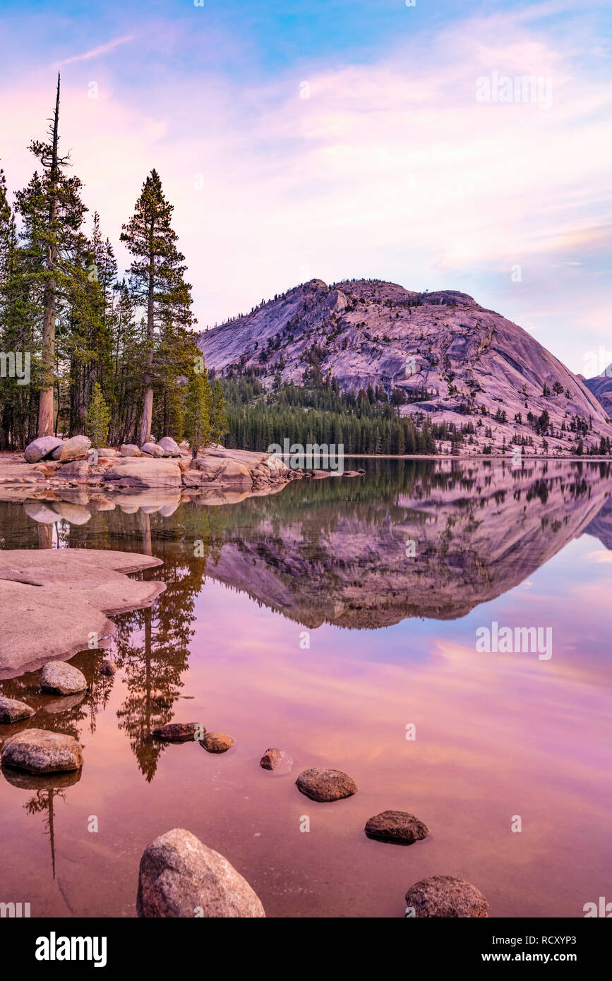 Lago Tenaya di Sunrise Foto Stock