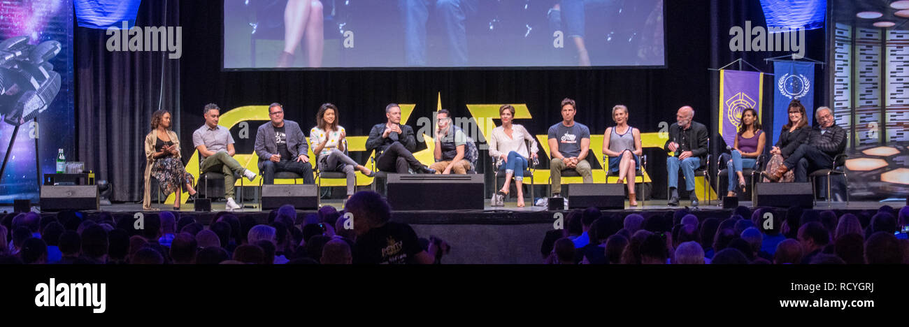 BONN, Germania - 19 Maggio 2018: Kandyse McClure, Aaron Douglas, Grazia Park, Tahmoh Penikett, James Callis, Tricia Helfer, Michael Trucco, Katee Sackhoff, Michael Hogan, Rekha Sharma, Mary McDonnell e Edward James Olmos, Battlestar Galactica Reunion, a Fedcon 27 Foto Stock