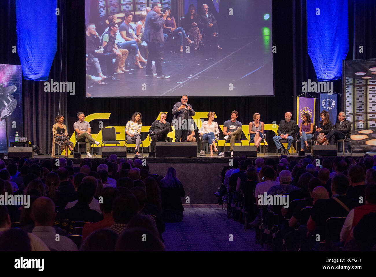BONN, Germania - 19 Maggio 2018: Kandyse McClure, Aaron Douglas, Grazia Park, Tahmoh Penikett, James Callis, Tricia Helfer, Michael Trucco, Katee Sackhoff, Michael Hogan, Rekha Sharma, Mary McDonnell e Edward James Olmos, Battlestar Galactica Reunion, a Fedcon 27 Foto Stock