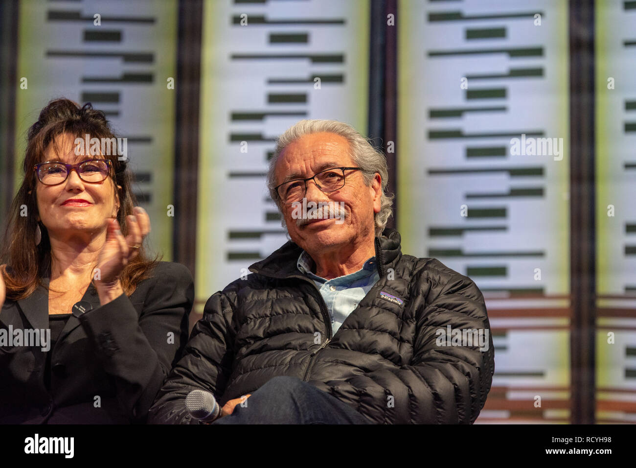 BONN, Germania - 19 Maggio 2018: Mary McDonnell e Edward James Olmos a Fedcon 27, quattro giorni di sci-fi convenzione della ventola Foto Stock