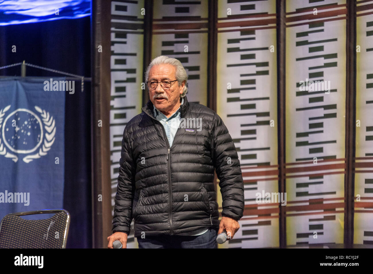 BONN, Germania - 19 Maggio 2018: Edward James Olmos (*1947, attore americano - Battlestar Galactica, Miami Vice) al Fedcon 27, quattro giorni di sci-fi convenzione della ventola Foto Stock