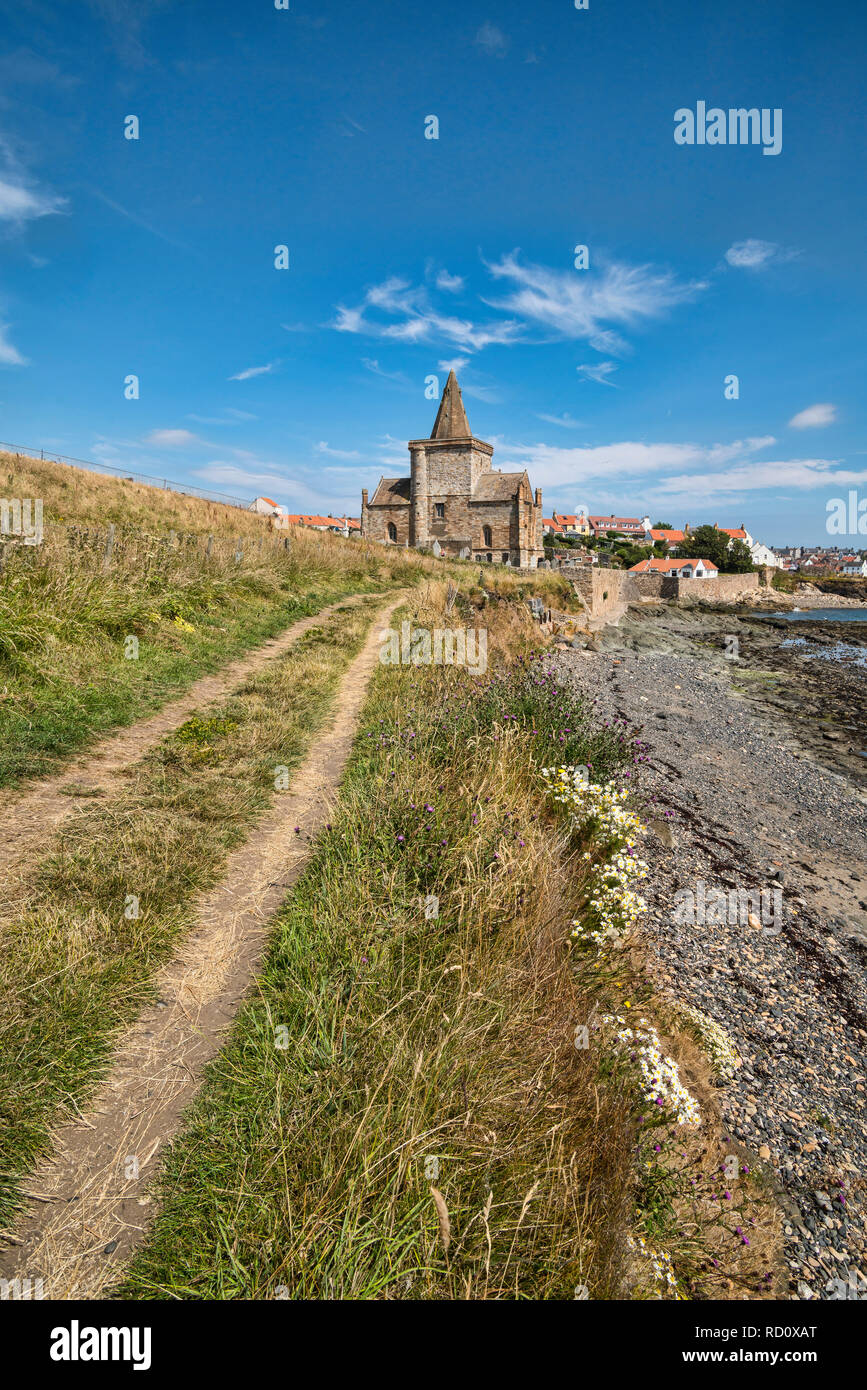 St Monans Kirk, sentiero costiero, lungomare, Neuk di Fife, Fifeshire, Scotland, Regno Unito Foto Stock