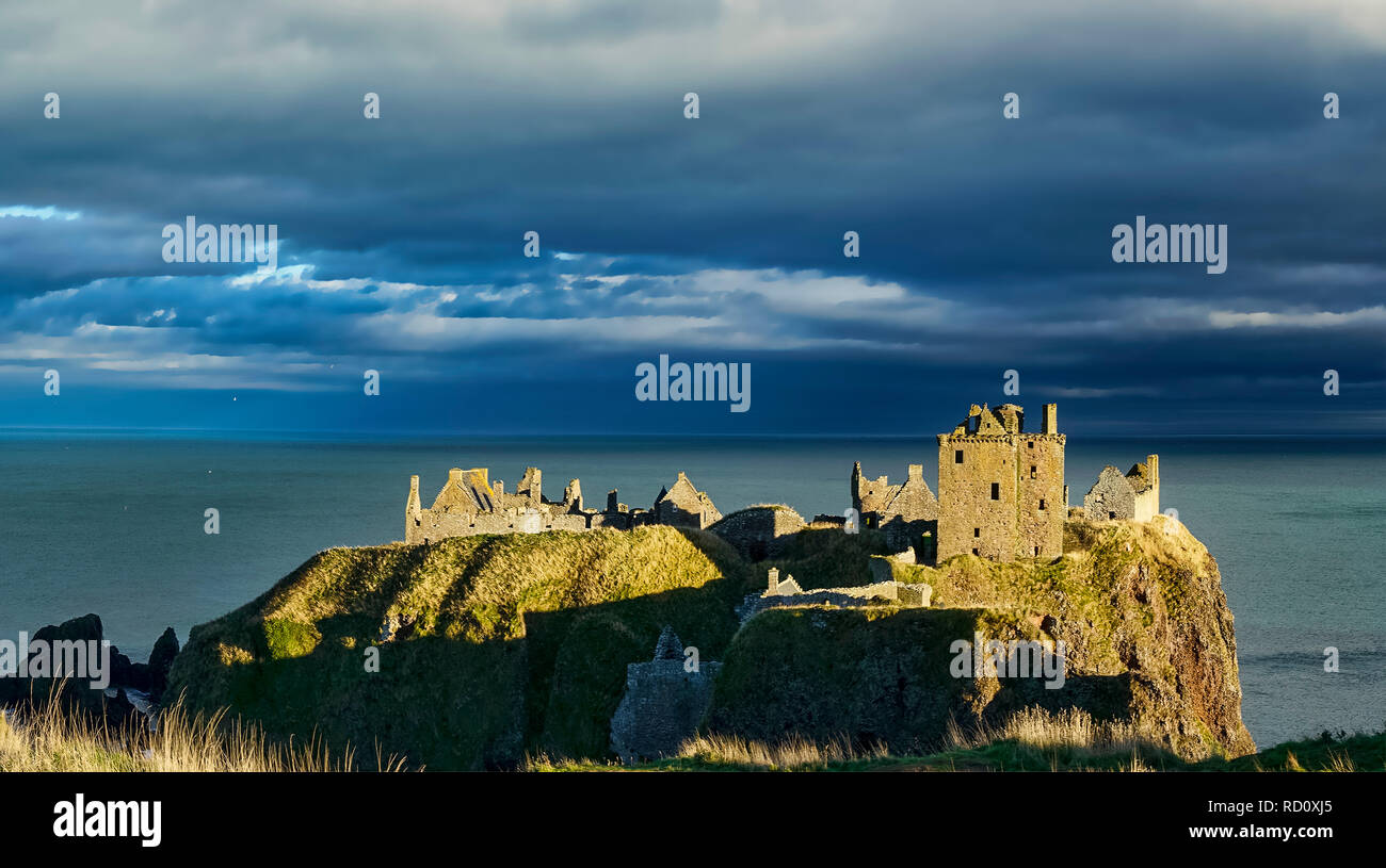 PANORAMA storico castello Dunnotter di Stonehaven, Aberdeenshire, Highland Regione, Scotland Regno Unito Foto Stock