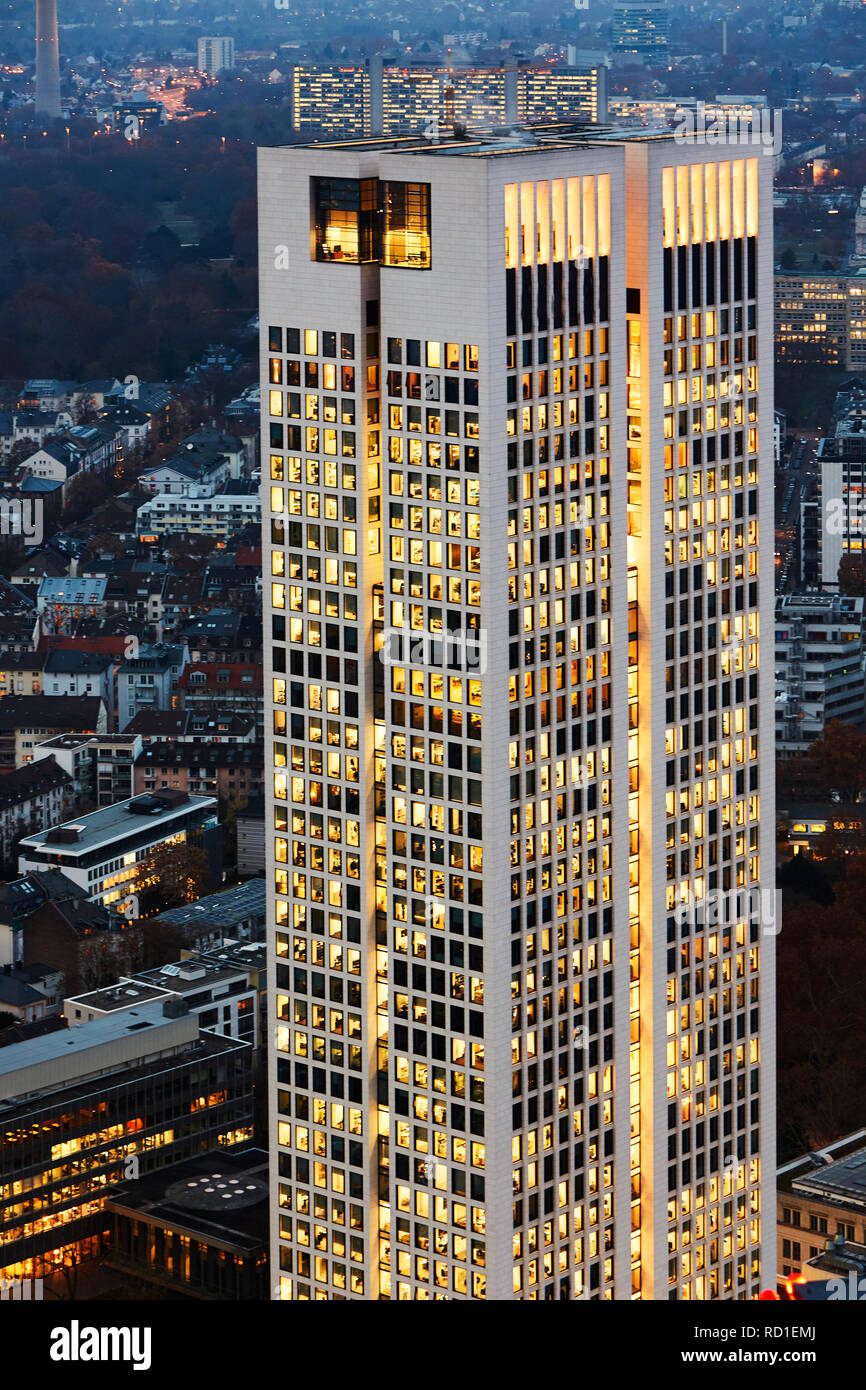 Vista aerea del Opernturm (Opera Tower) torre in stile modernista, architetto Christoph Mackler Foto Stock
