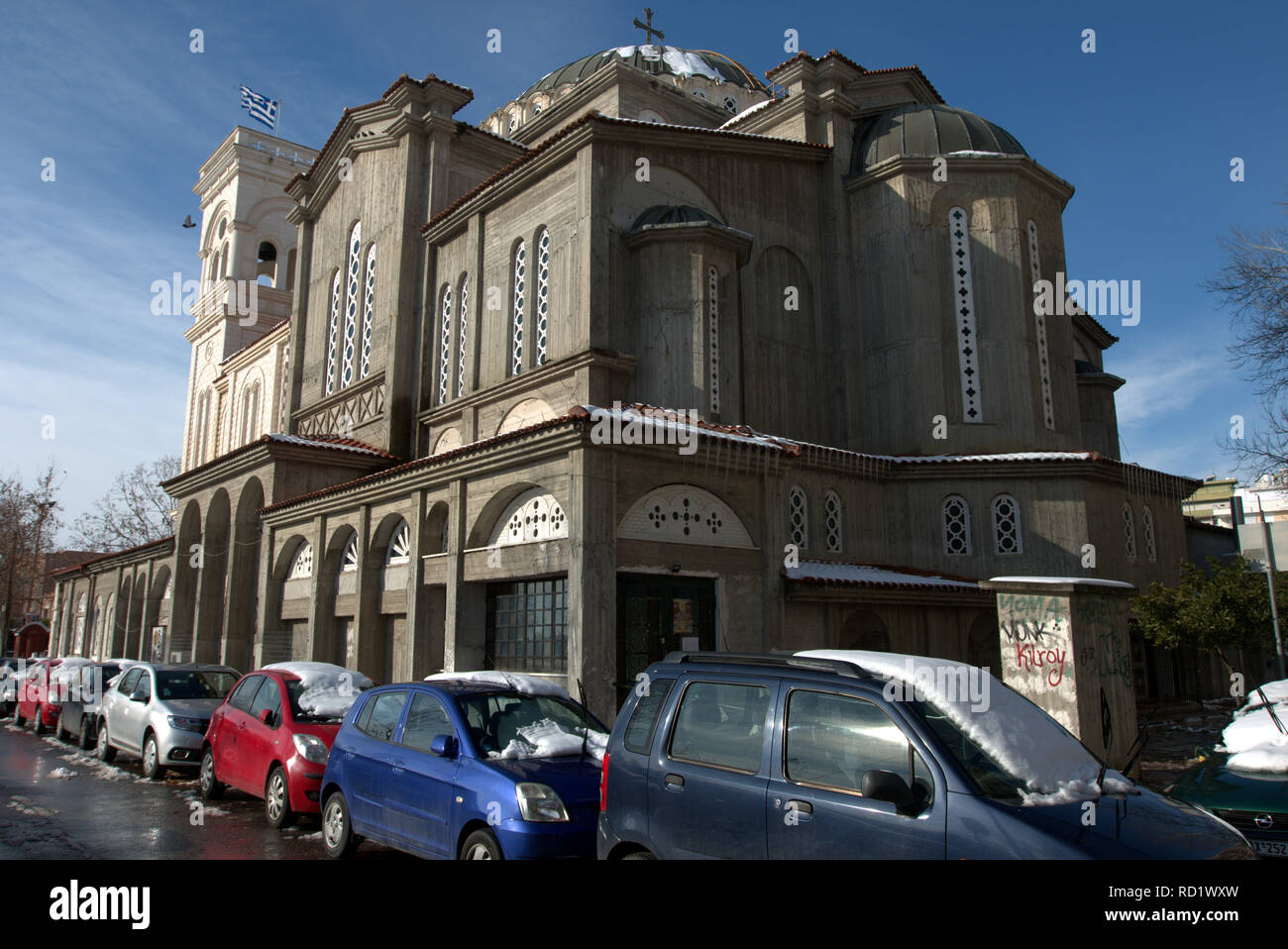 Agios Fotios Chiesa Ortodossa Greca situata di fronte alla sala concerti a Salonicco, Grecia. Foto Stock