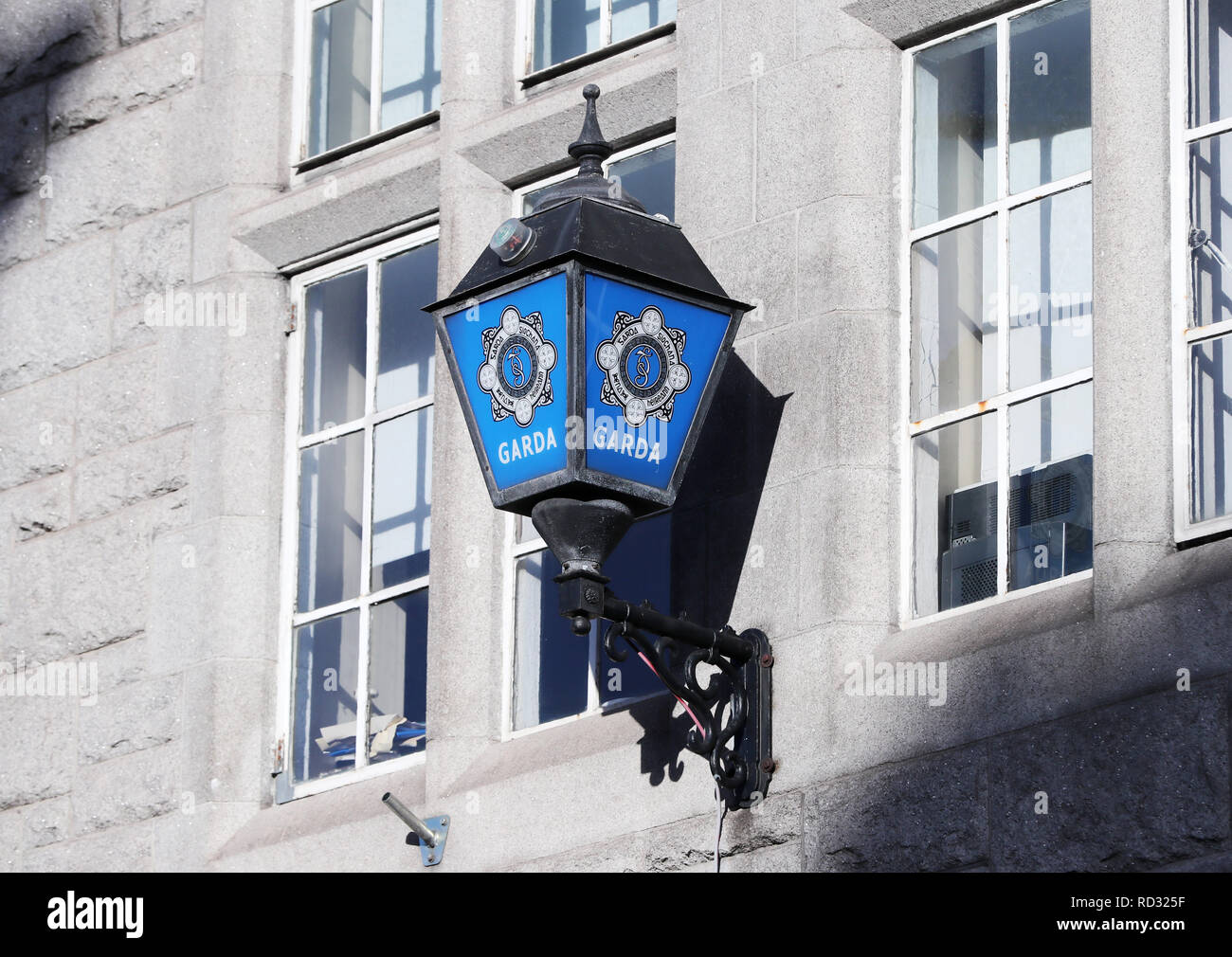 Uno stock foto del Garda distintivo logo sul Dublins Pearse Street station. Stampa foto di associazione. Picture Data: mercoledì 16 gennaio, 2019. Foto di credito dovrebbe leggere: Niall Carson/PA FILO Foto Stock