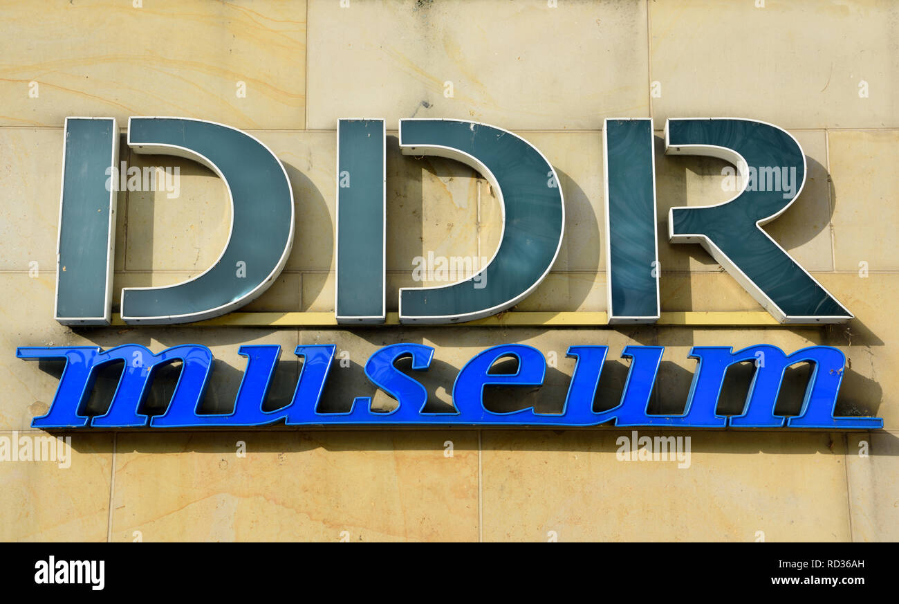 Berlino, Germania - 10 novembre 2018. Museo DDR firmare all'entrata di DDR Museum di Berlino. Foto Stock