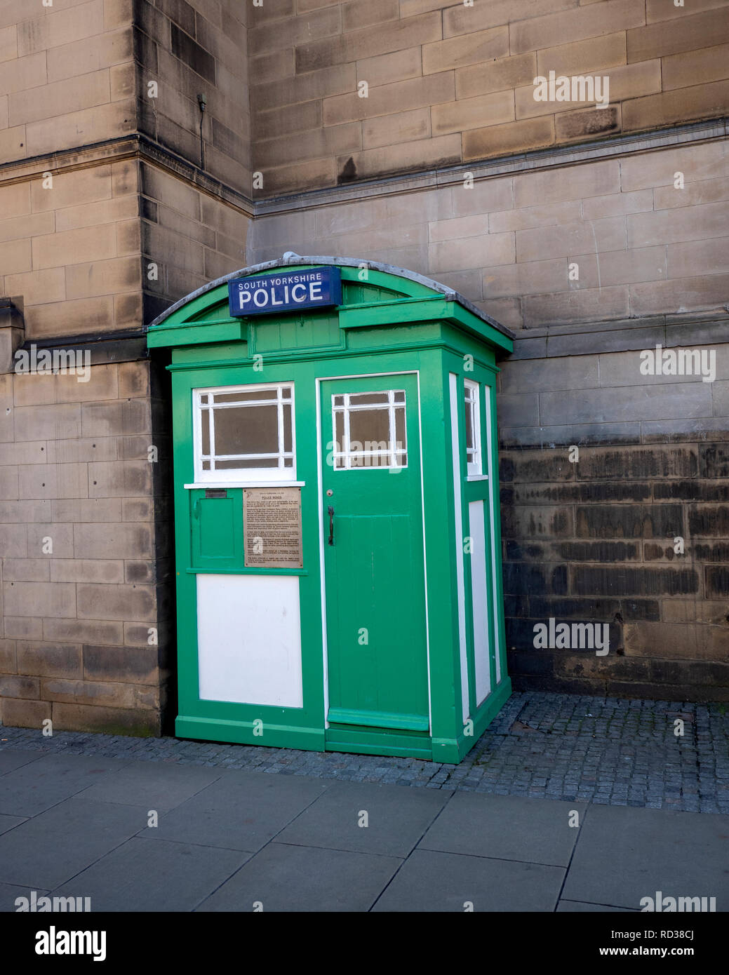 Ultimo rimane attiva la casella di polizia per le strade della città di Sheffield, Sheffield South Yorkshire, Inghilterra, Regno Unito. Foto Stock