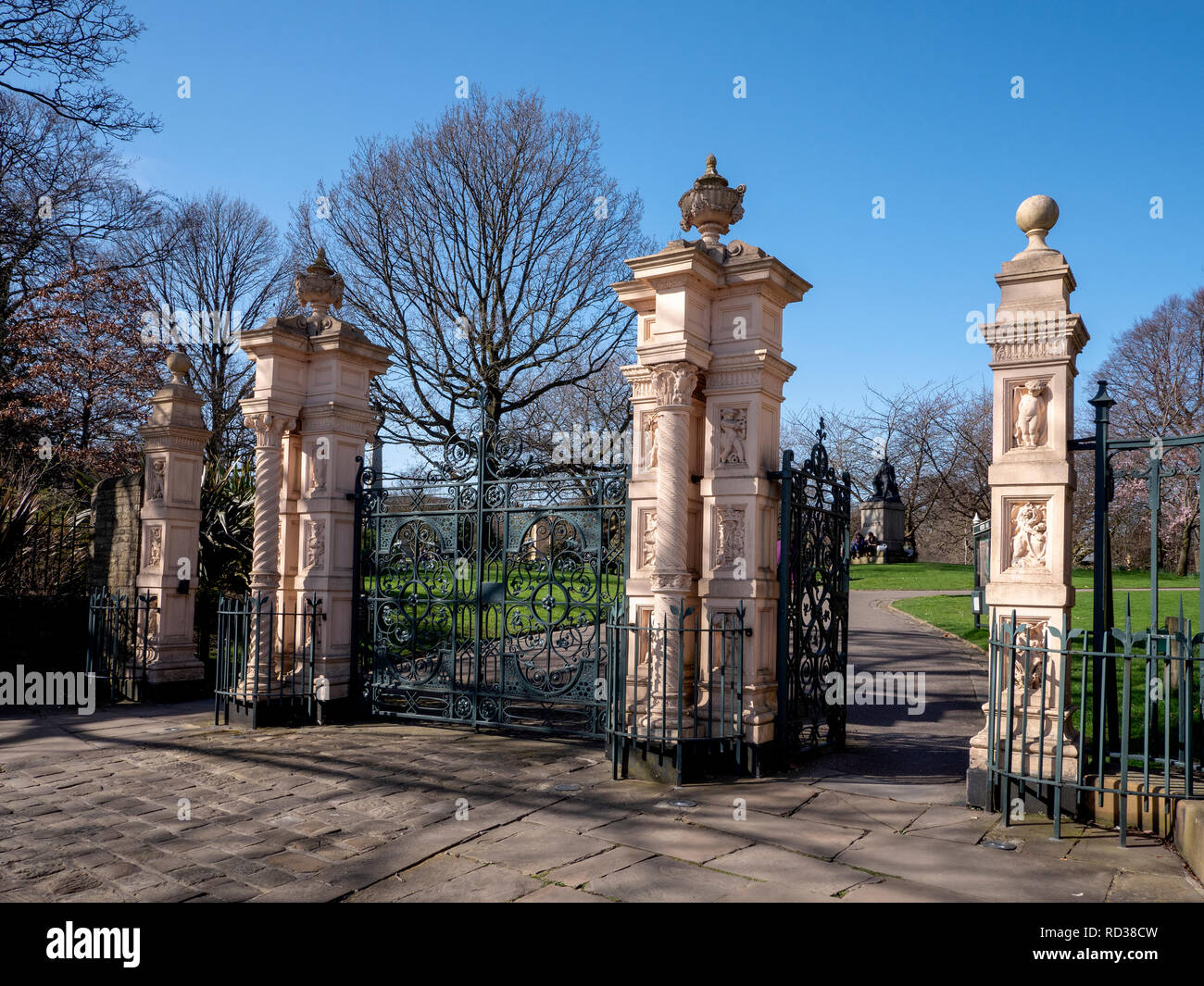 Cancelli di ingresso di Weston Park, Sheffield South Yorkshire, Inghilterra, Regno Unito. Foto Stock