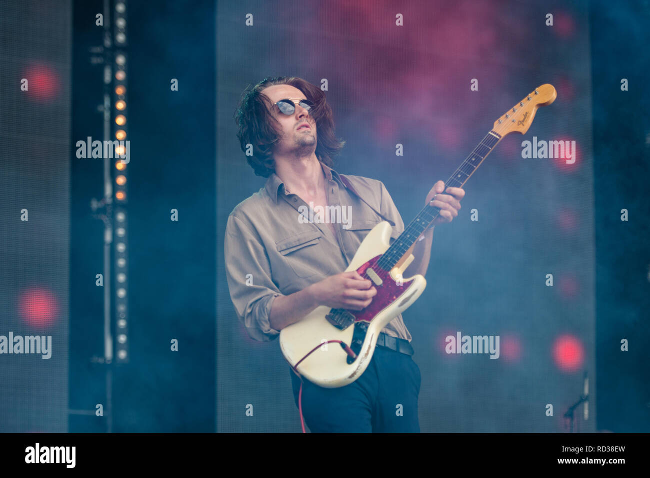 Il chitarrista Sheafs sul palcoscenico il barbuto teoria festival Foto Stock