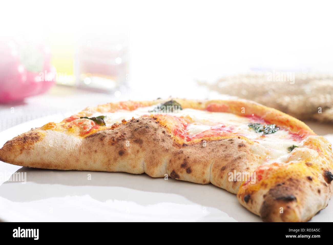 Close up del calzone pizza, studio shot Foto Stock