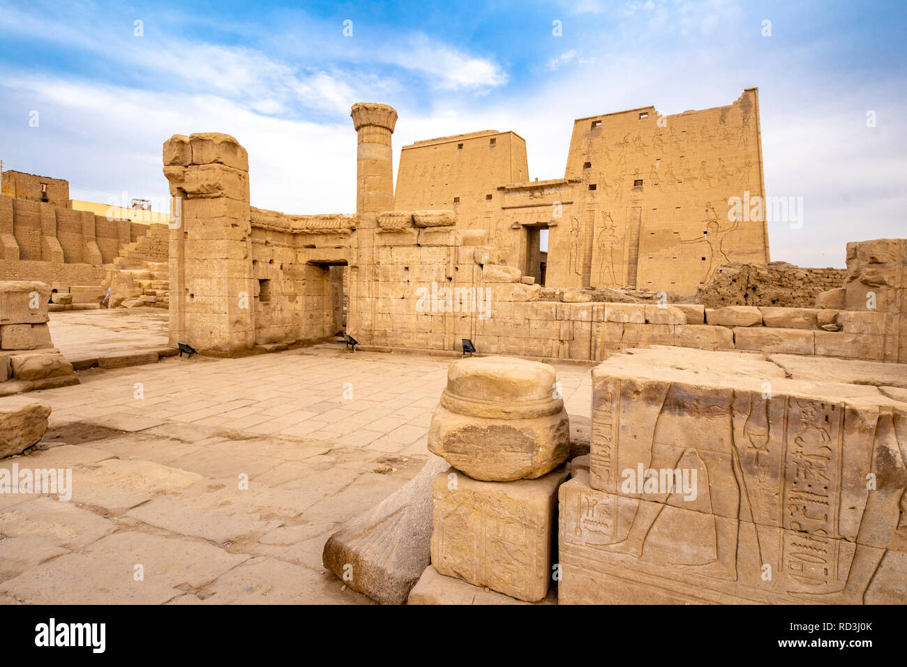 Le rovine del Tempio di Horus ad Idfu Egitto Foto Stock