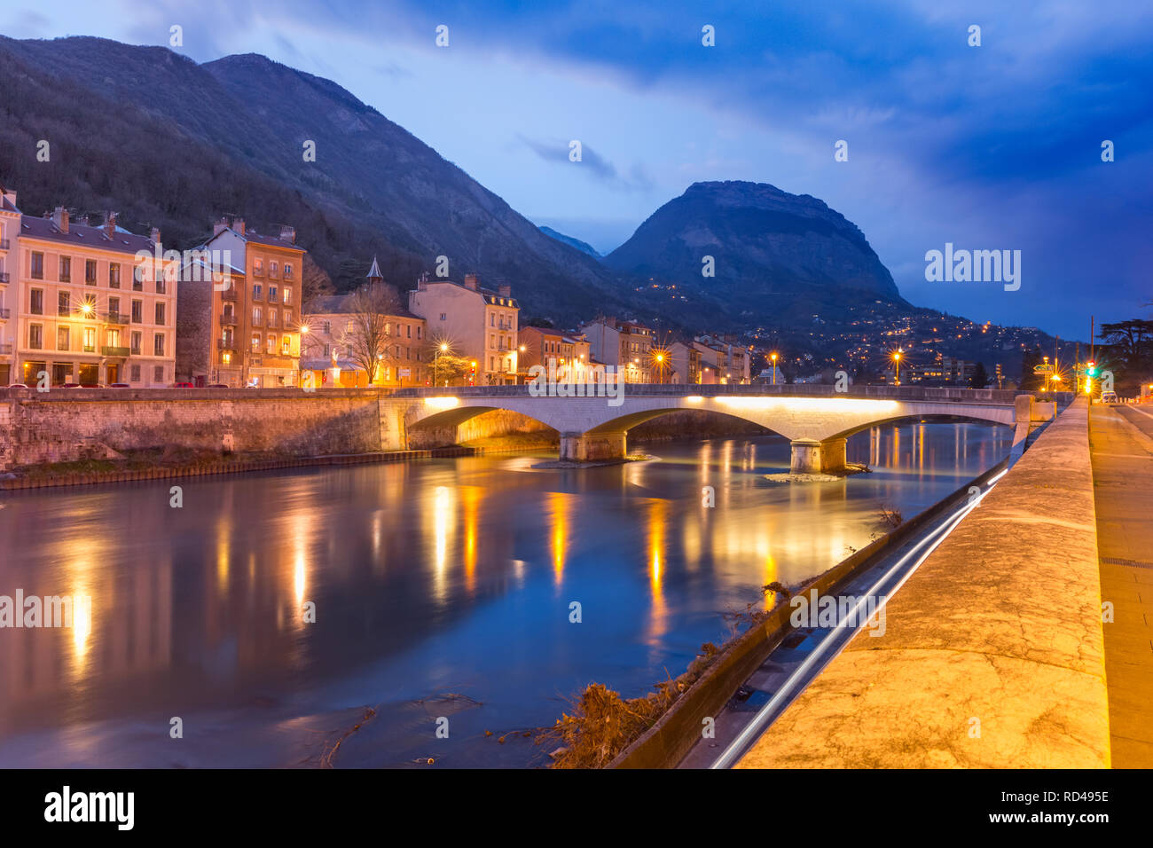 La chiesa, Isere fiume e ponte a Grenoble in Francia Foto Stock