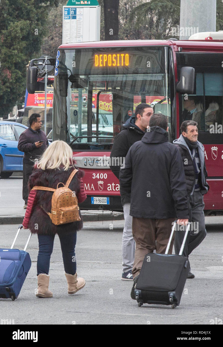 Foto LaPresse - Andrea Panegrossi 17/01/2019 - Roma, Italia. CRONACA Stazione Termini, sciopero dei mezzi pubblici foto LaPresse - Andrea Panegrossi 17/01/2019- Roma Stazione Termini, pubblico sciopero dei trasporti Foto Stock