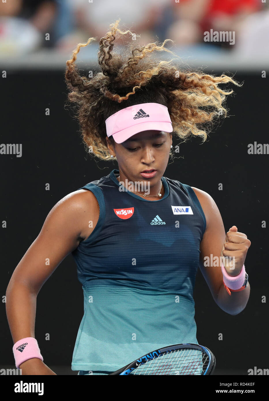 Melbourne, Australia. Xvii gen, 2019. Naomi di Osaka in Giappone celebra durante le Donne Singoli Secondo turno il match contro Tamara Zidansek di Slovenia presso l'Australian Open a Melbourne, Australia, Gennaio 17, 2019. Credito: Bai Xuefei/Xinhua/Alamy Live News Foto Stock