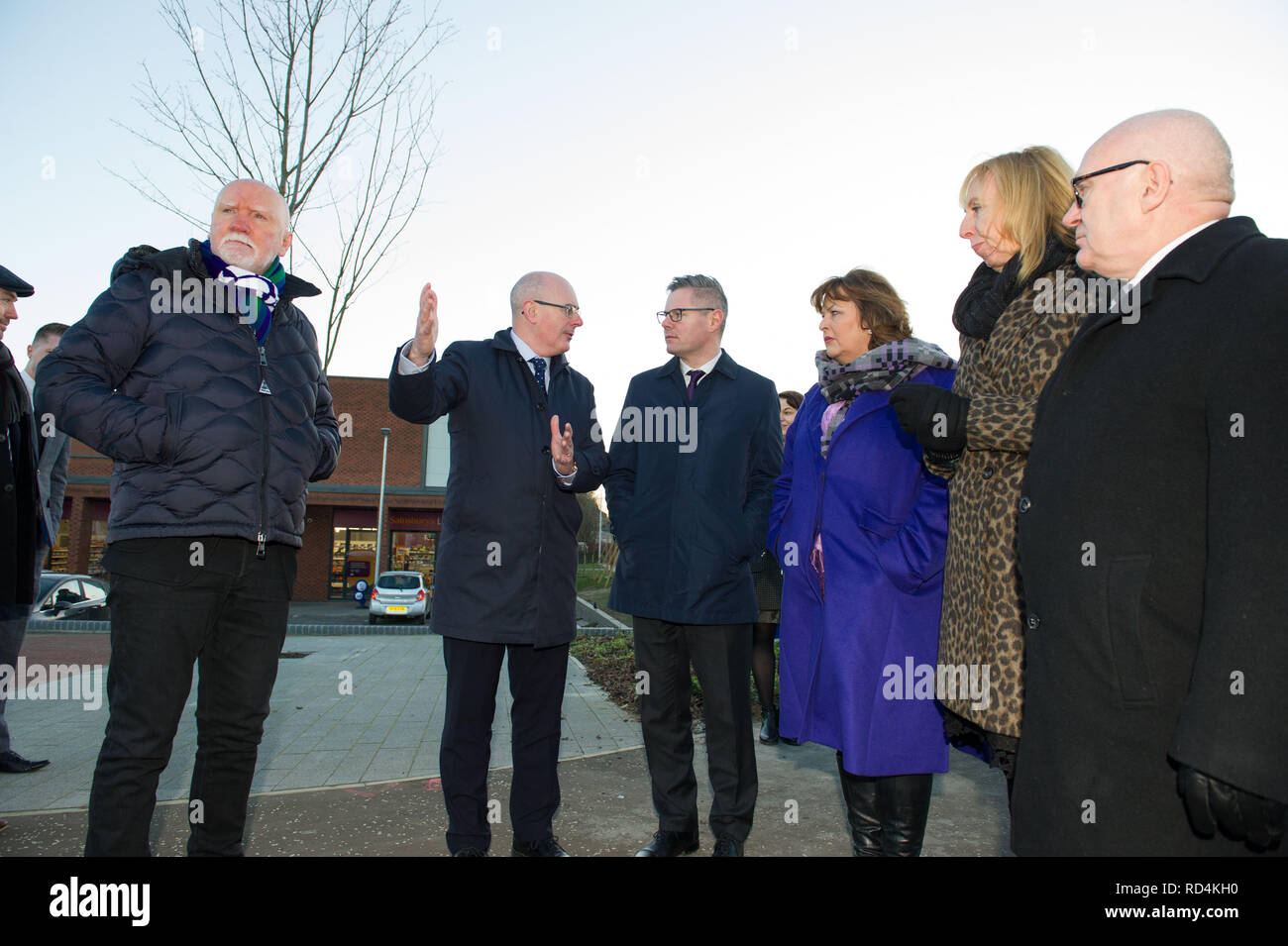 Winchburgh, West Lothian UK - 17 gennaio 2019. Il segretario delle finanze Derek Mackay incontra gli sviluppatori, West Lothian Consiglio e le altre parti interessate presso il Villaggio Winchburgh sito. Più di 3 mila nuove case nonché la relativa infrastruttura, aree comunitarie e le scuole sono ad essere costruito in Winchburgh, West Lothian - creazione di uno del Regno Unito è più grande di alloggiamento legati a progetti di infrastrutture. Credito: Colin Fisher/Alamy Live News Foto Stock