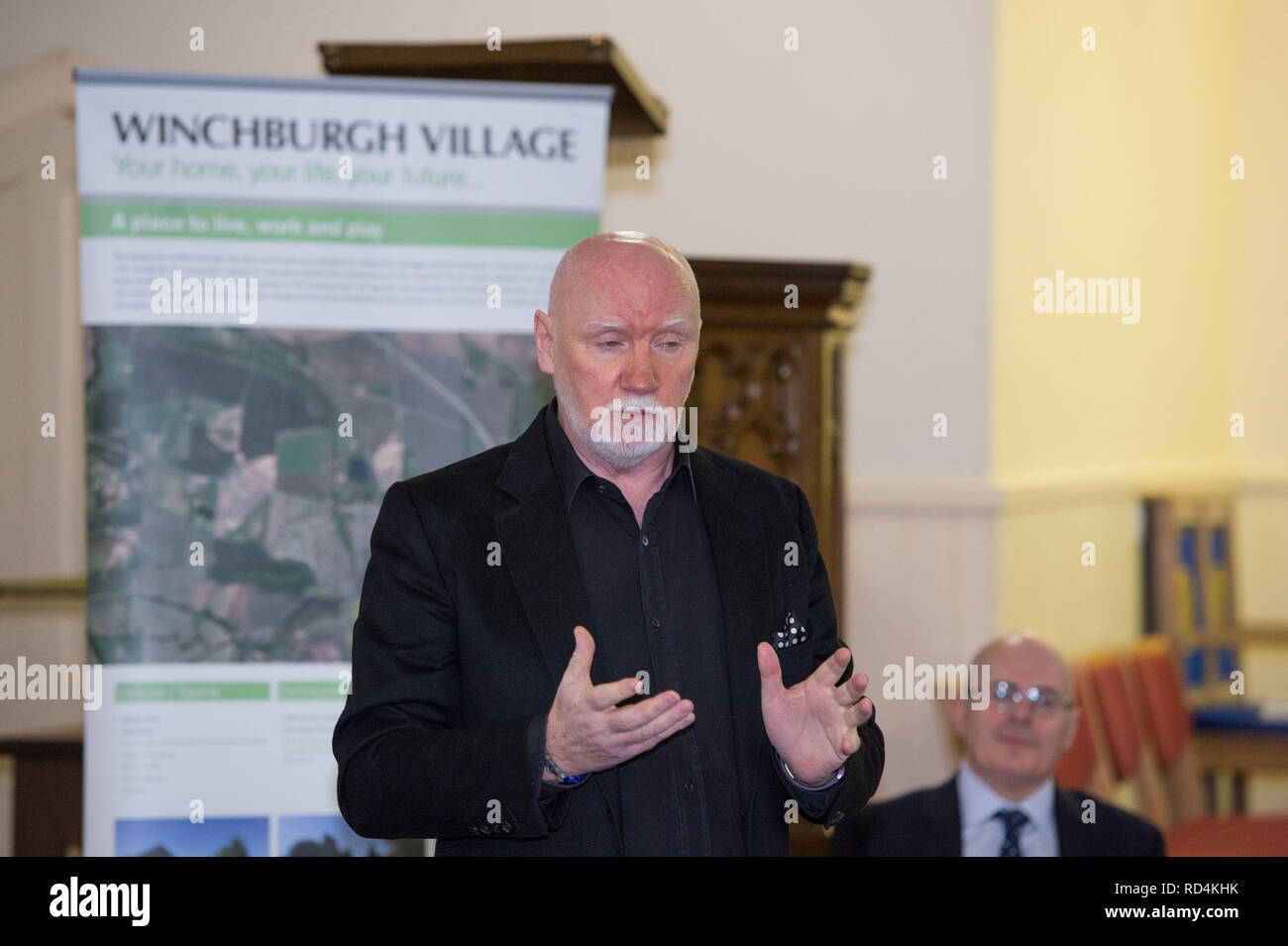 Winchburgh, West Lothian UK - 17 gennaio 2019. Il segretario delle finanze Derek Mackay incontra gli sviluppatori, West Lothian Consiglio e le altre parti interessate presso il Villaggio Winchburgh sito. Più di 3 mila nuove case nonché la relativa infrastruttura, aree comunitarie e le scuole sono ad essere costruito in Winchburgh, West Lothian - creazione di uno del Regno Unito è più grande di alloggiamento legati a progetti di infrastrutture. Credito: Colin Fisher/Alamy Live News Foto Stock