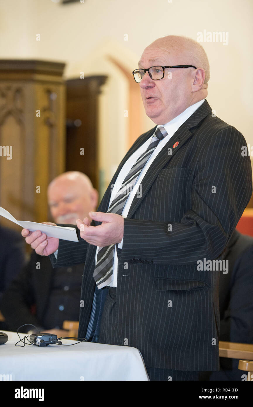 Winchburgh, West Lothian UK - 17 gennaio 2019. Il segretario delle finanze Derek Mackay incontra gli sviluppatori, West Lothian Consiglio e le altre parti interessate presso il Villaggio Winchburgh sito. Più di 3 mila nuove case nonché la relativa infrastruttura, aree comunitarie e le scuole sono ad essere costruito in Winchburgh, West Lothian - creazione di uno del Regno Unito è più grande di alloggiamento legati a progetti di infrastrutture. Credito: Colin Fisher/Alamy Live News Foto Stock