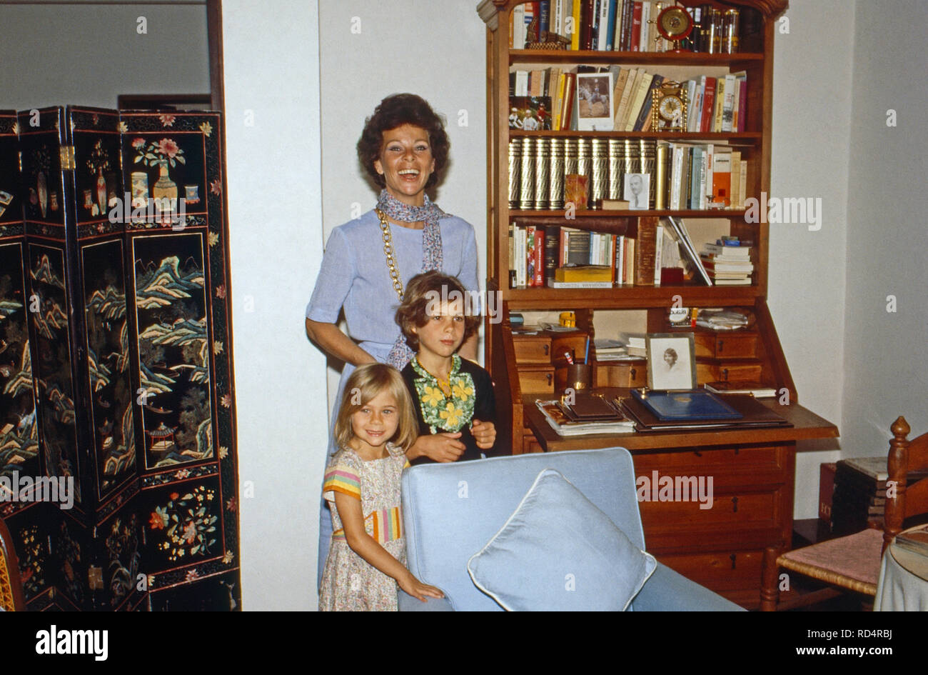 Prinzessin Maria Beatrice von Savoyen mit den beiden Kindern Raffaelo und Assea in Cuernavaca, Mexiko 1979. La principessa Maria Beatrice di Savoia con i suoi figli e Raffaelo Assea a Cuernavaca, Messico 1979. Foto Stock