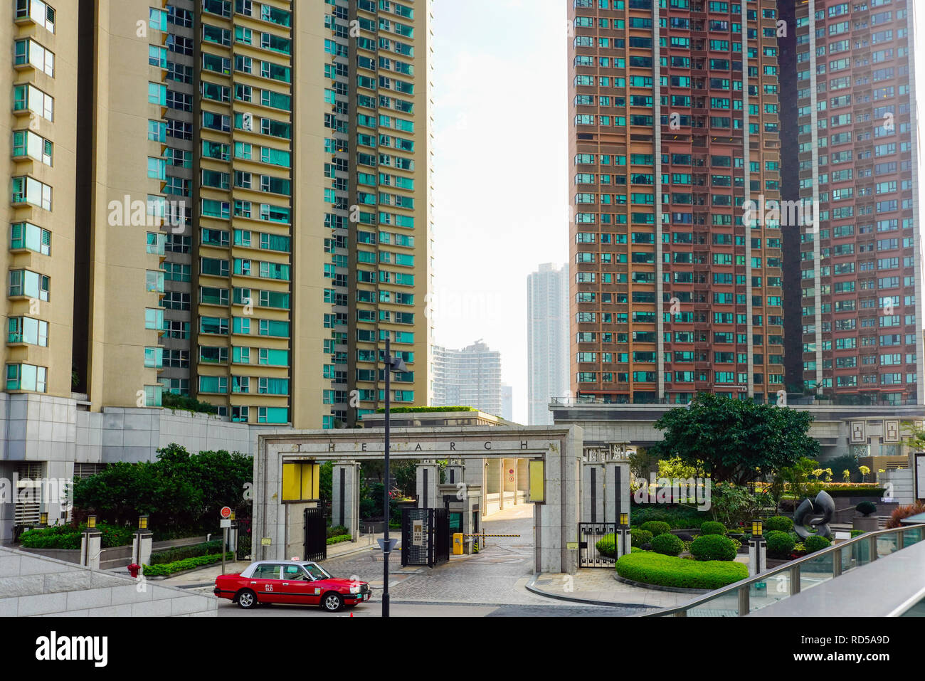 Vista della piazza Civica ed elementi Mall, West Kowloon, Hong Kong, Cina. Foto Stock