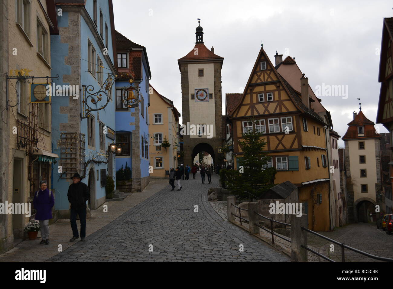 Le pittoresche strade di Rothenburg ob der Tauber il Natale. Germania. Foto Stock