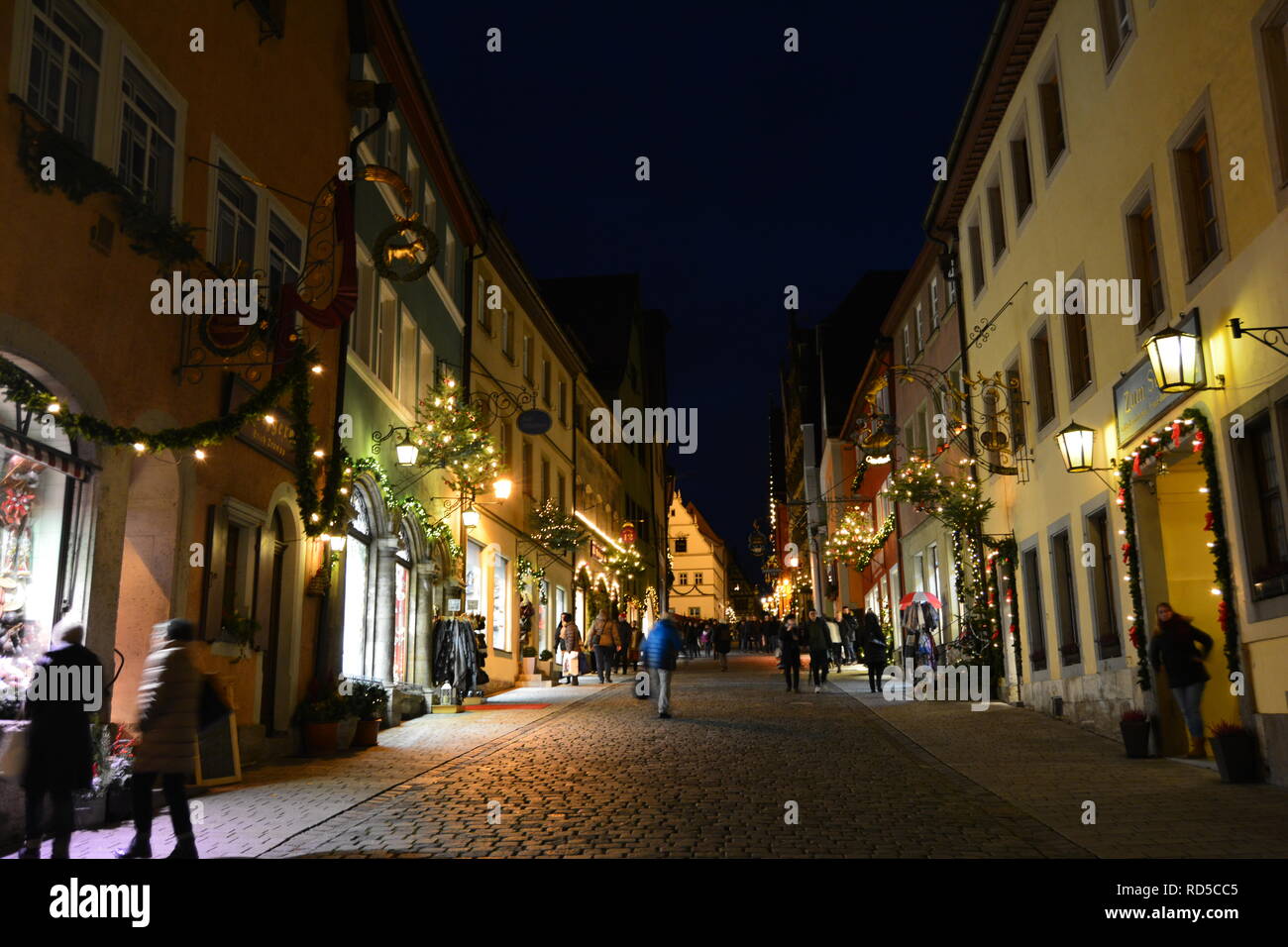 Le pittoresche strade di Rothenburg ob der Tauber il Natale. Germania. Foto Stock