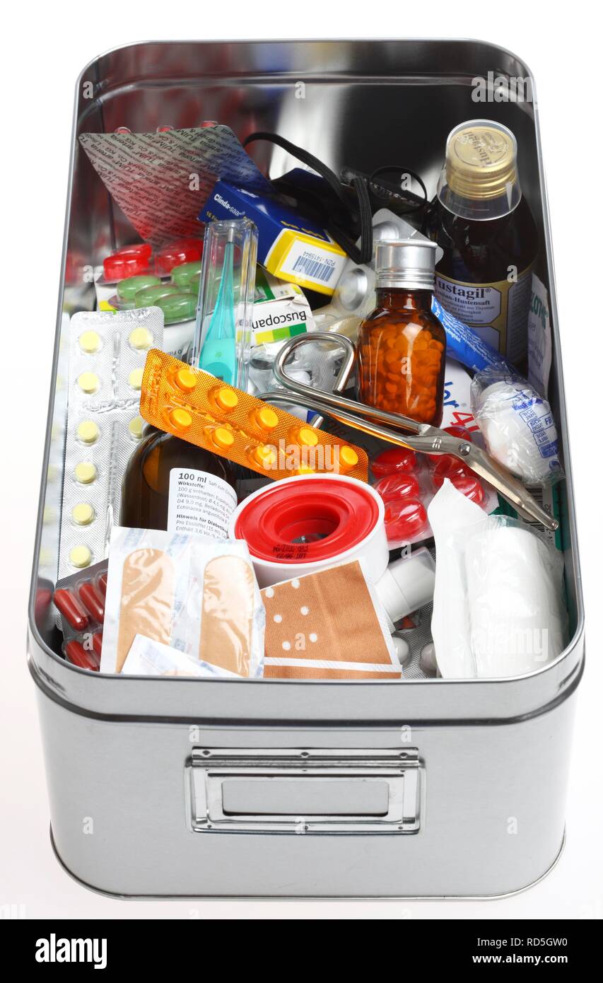 Armadietto di medicina, medicina torace, droghe, farmaci, bendaggi Foto Stock