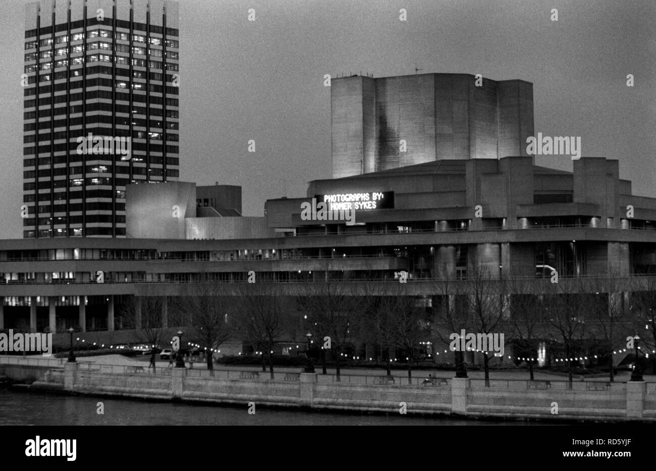 Teatro Nazionale South Bank di Londra degli anni ottanta, fotografie di Homer Sykes. La mia mostra dal mio libro la stagione in inglese. 80S UK HOMER SYKES Foto Stock