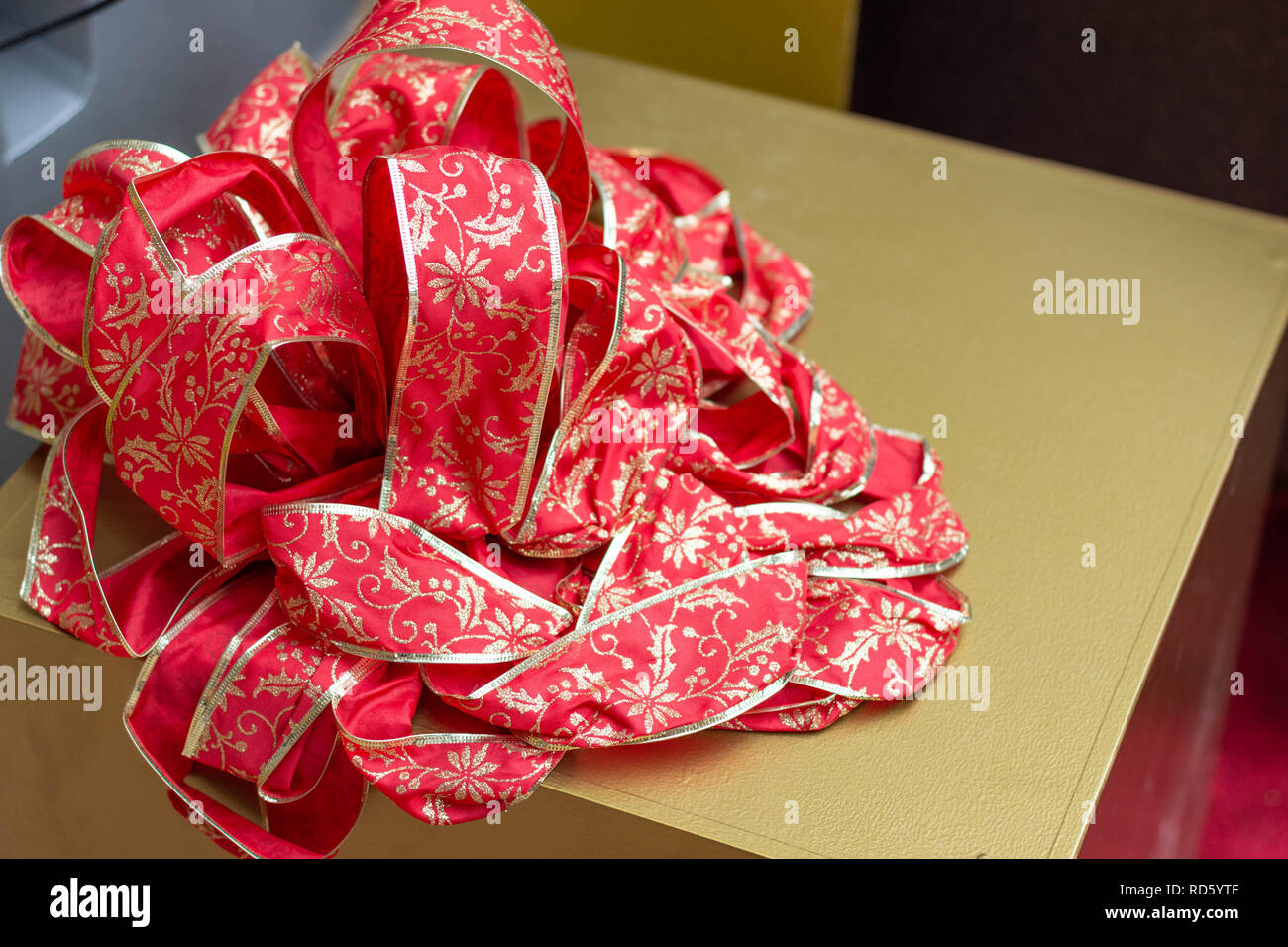 Oro prua regalo Foto Stock