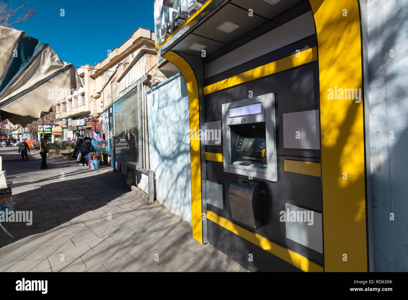 Banca bancomat automatico macchina finanziaria, West Azerbaijan provincia, Urmia, Iran Foto Stock