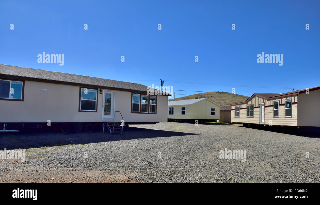 Fabbricato case vendite molto con vista delle tre case che potrebbe essere spostato al sito, Arizona, Stati Uniti d'America Foto Stock