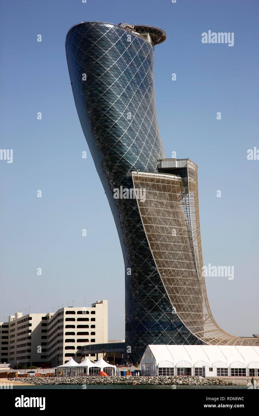 La capitale grattacielo Gate alloggiante una struttura a 5 stelle Hotel Hyatt è parte di Abu Dhabi National fiere azienda exhibition Foto Stock