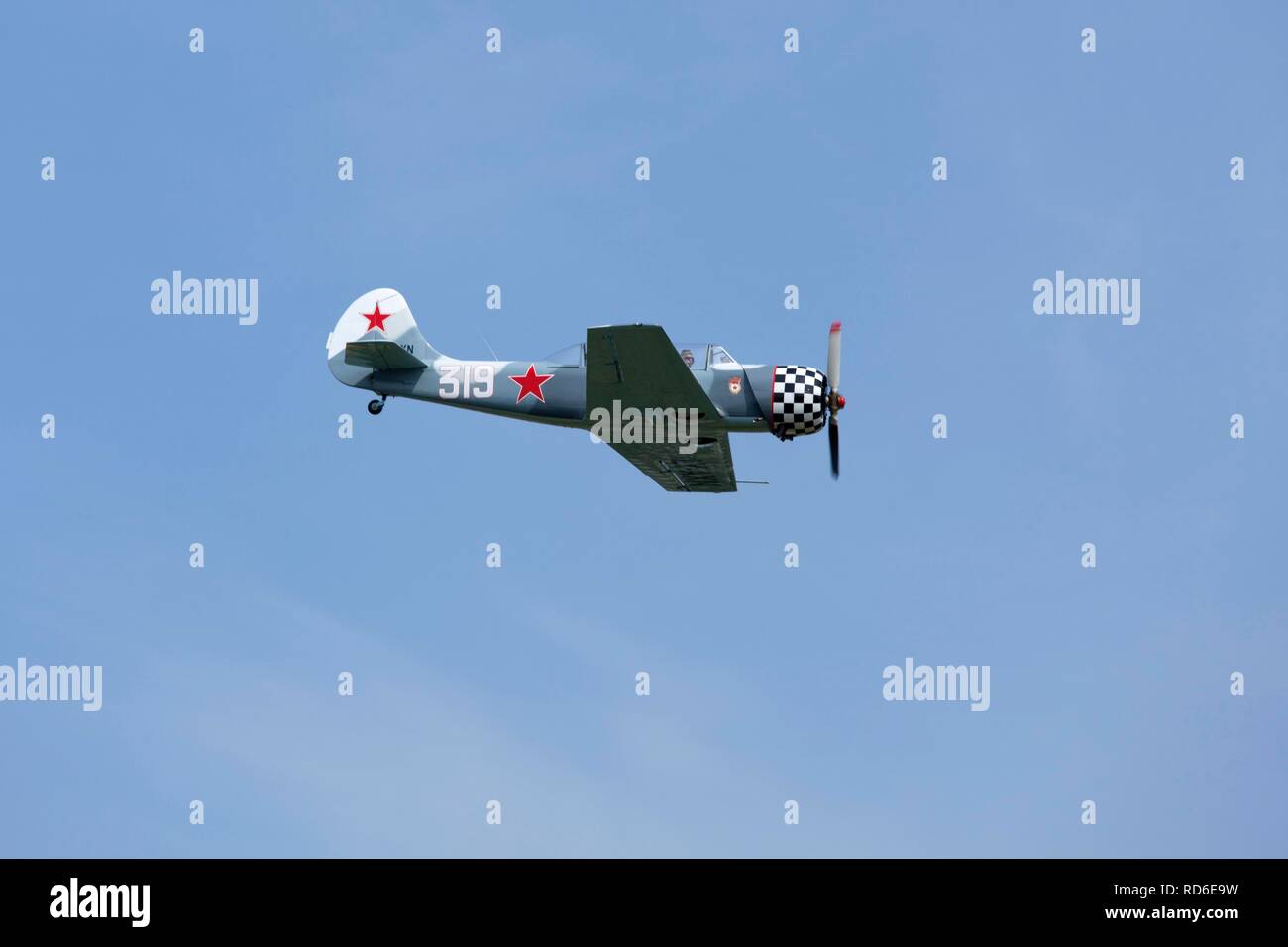 Yak 52 aereo, festival che celebra il centenario della airfield, Lueneburg, Bassa Sassonia, Germania Foto Stock
