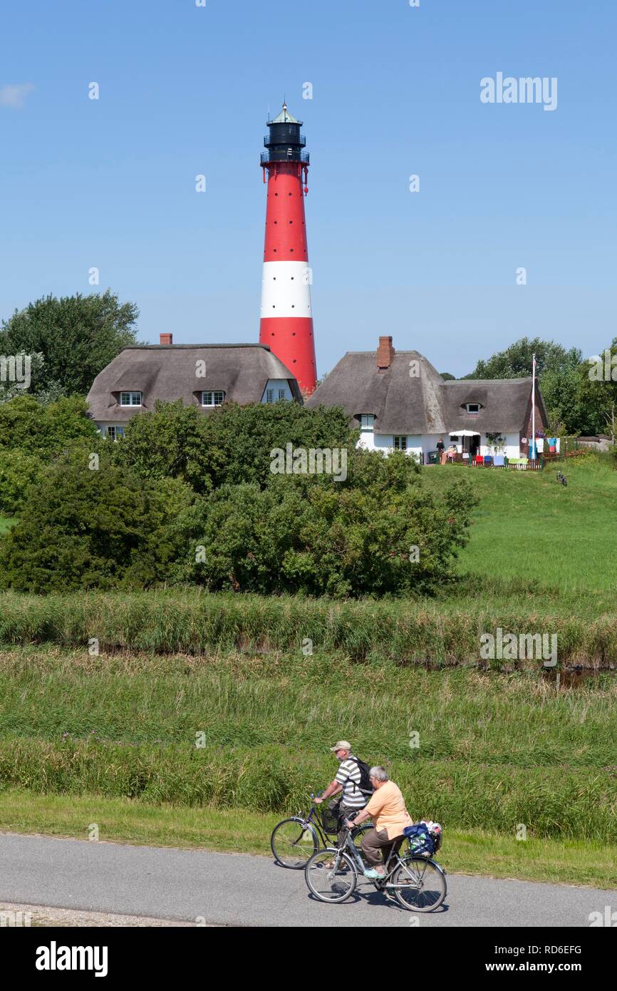 Faro, cottage con il tetto di paglia, Pellworm, Nord Friesland, Schleswig-Holstein, PublicGround Foto Stock