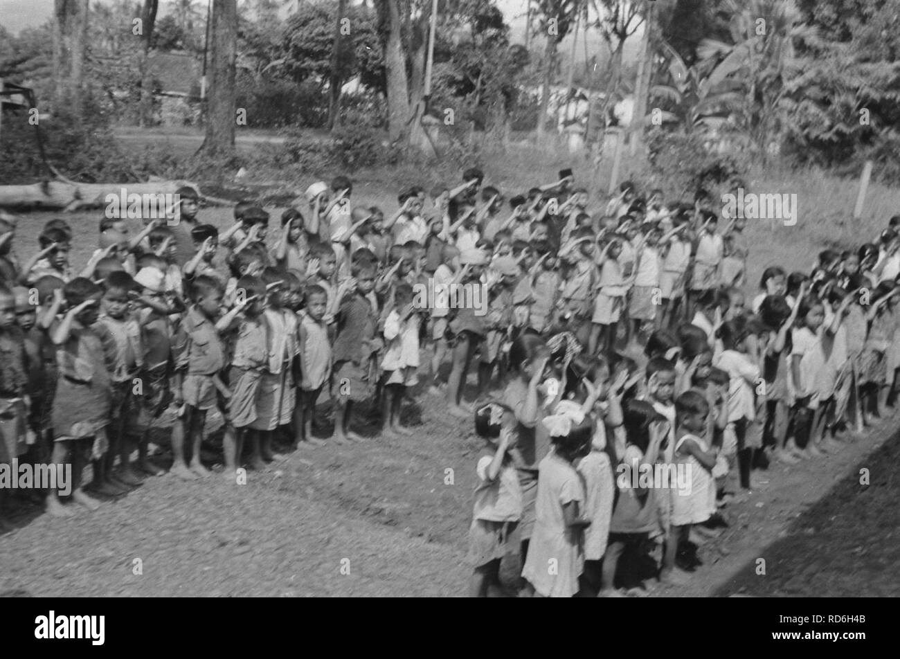 Ambarawa Op 20 settembre werd de Hollands-Indische scuola geopend feestelijk., Bestanddeelnr 373-2-2. Foto Stock