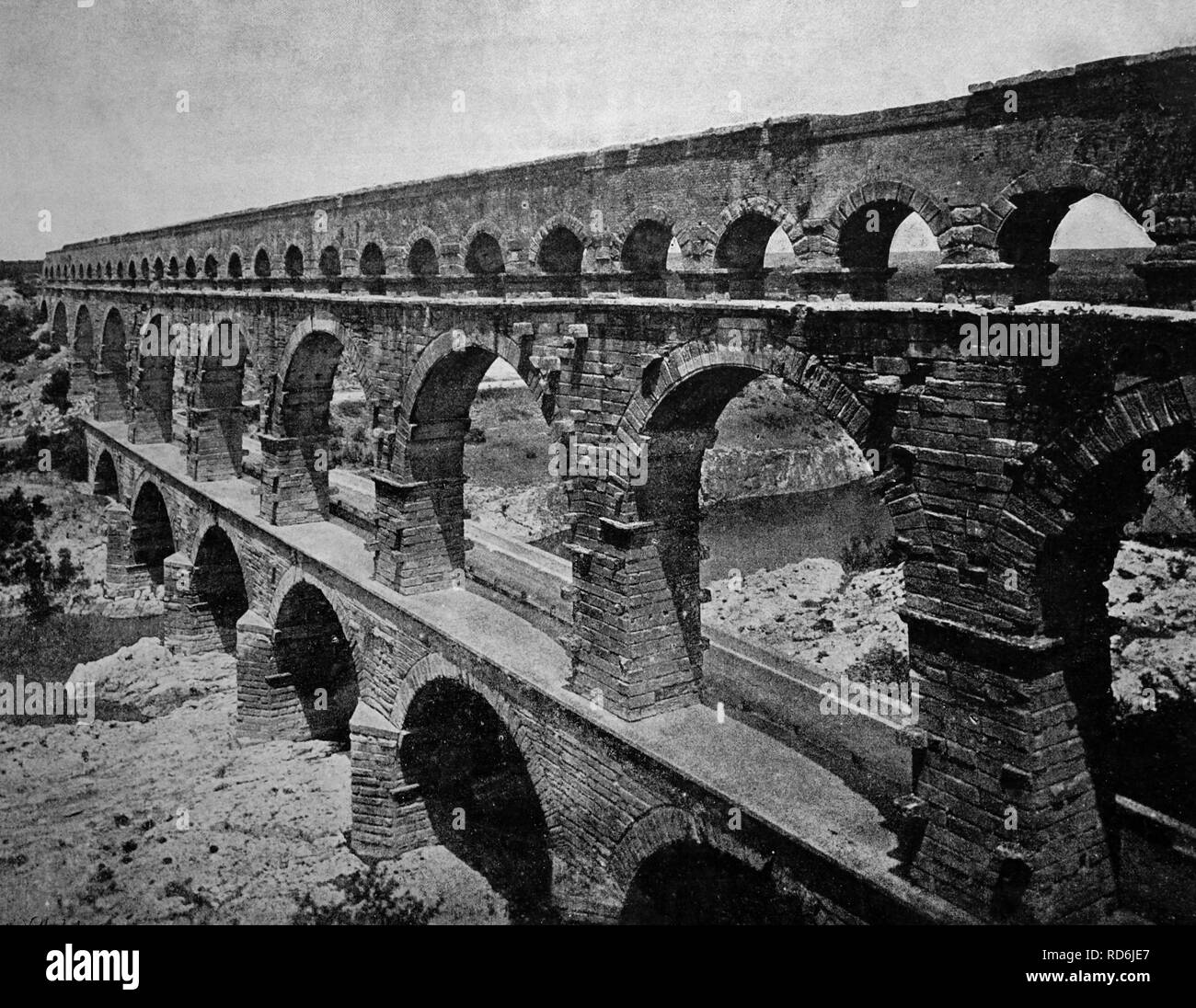 Autotype precoce del Pont du Gard, Remoulins, Languedoc-Roussillon, Francia, foto storiche, 1884 Foto Stock