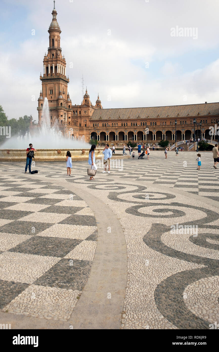 Vista generale della Plaza de Espana, situato nel Parque de María Luisa, Siviglia, Spagna Foto Stock