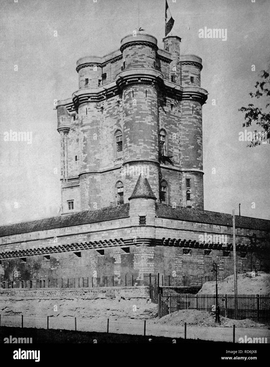 Uno dei primi autotypes di Le Donjon de Vincennes, Francia, fotografia storica, 1884 Foto Stock