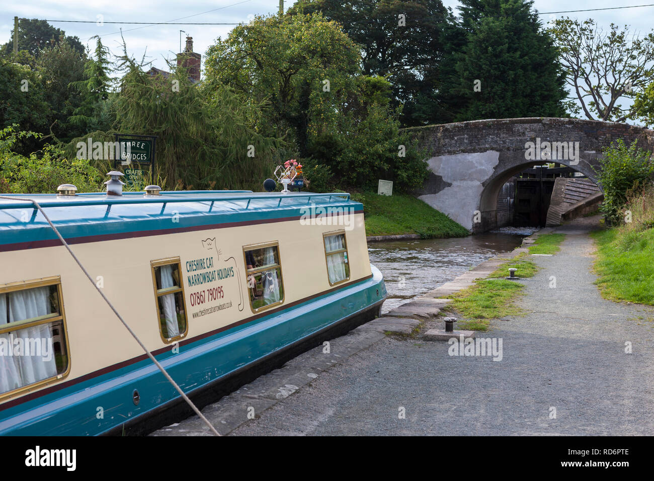 Narrowboat 'Misty Dawn' preparando andare fino la Grindley Brook bloccare il volo, Llangollen Canal, Shropshire, Inghilterra Foto Stock