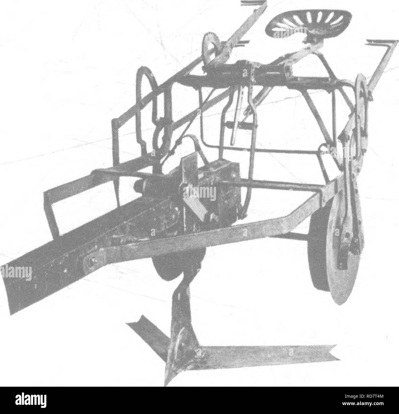 . L'enciclopedia di pratica orticoltura; un sistema di riferimento di orticoltura commerciale, coprendo la pratica scientifica e fasi di orticoltura, con speciale riferimento alla frutta e verdura;. Il giardinaggio; frutta-cultura; giardinaggio di vegetale. Mele 107 Professor F. H. Ballou, Wooster, Ohio: ''Dovrebbe essere situati su terreni elevati ad- jacent a grandi corpi di acqua se pos- sibile." Il Professor H. C. Thompson, Agricultural College, Mississippi: "Un versante settentrionale in Mississippi è migliore." Il Professor J. R. Shinn, Mosca, Idaho: "Le mele sono state coltivate ad altitudini di 6000 Foto Stock