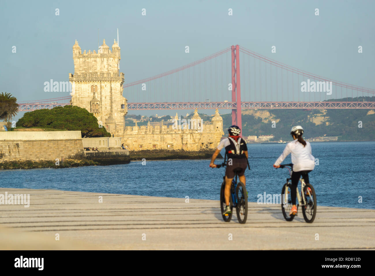 Lisbona, persone sportive dal fiume Tejo Foto Stock
