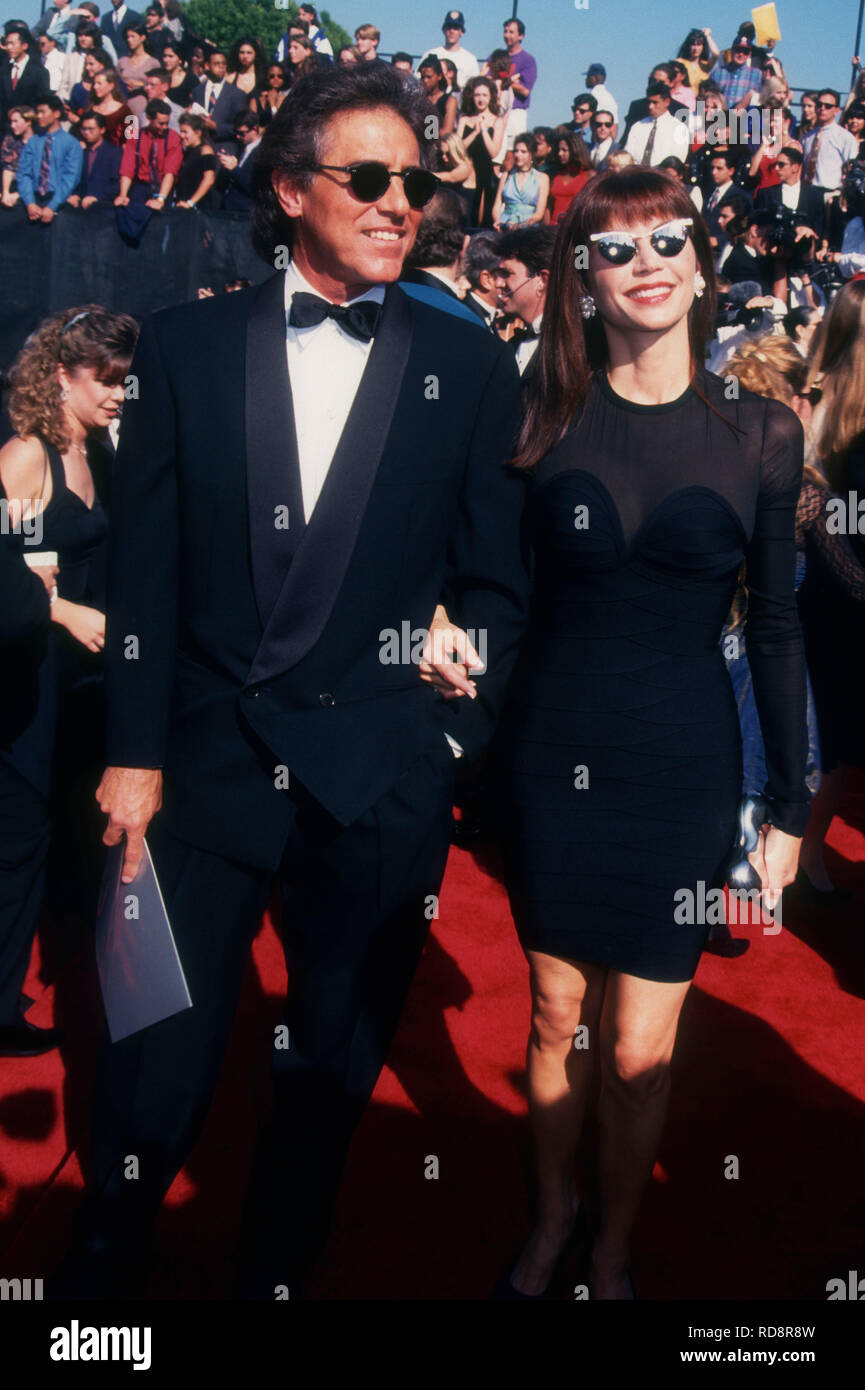 PASADENA, CA - 19 settembre: attrice Victoria Principal e marito il dott. Harry Glassman frequentare il quarantacinquesimo annuale di Primetime Emmy Awards il 19 settembre 1993 a Pasadena Civic Auditorium di Pasadena, in California. Foto di Barry re/Alamy Stock Photo Foto Stock