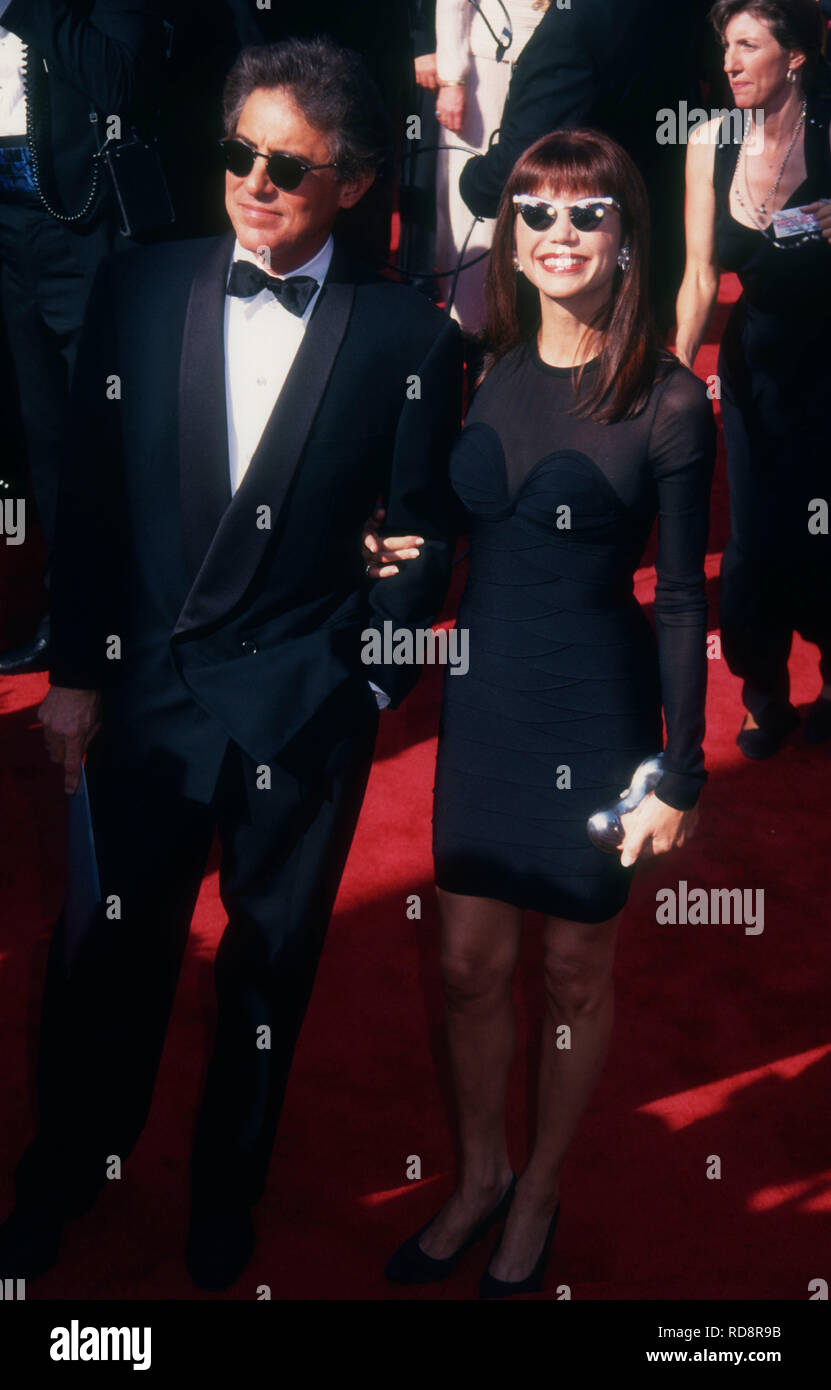 PASADENA, CA - 19 settembre: attrice Victoria Principal e marito il dott. Harry Glassman frequentare il quarantacinquesimo annuale di Primetime Emmy Awards il 19 settembre 1993 a Pasadena Civic Auditorium di Pasadena, in California. Foto di Barry re/Alamy Stock Photo Foto Stock