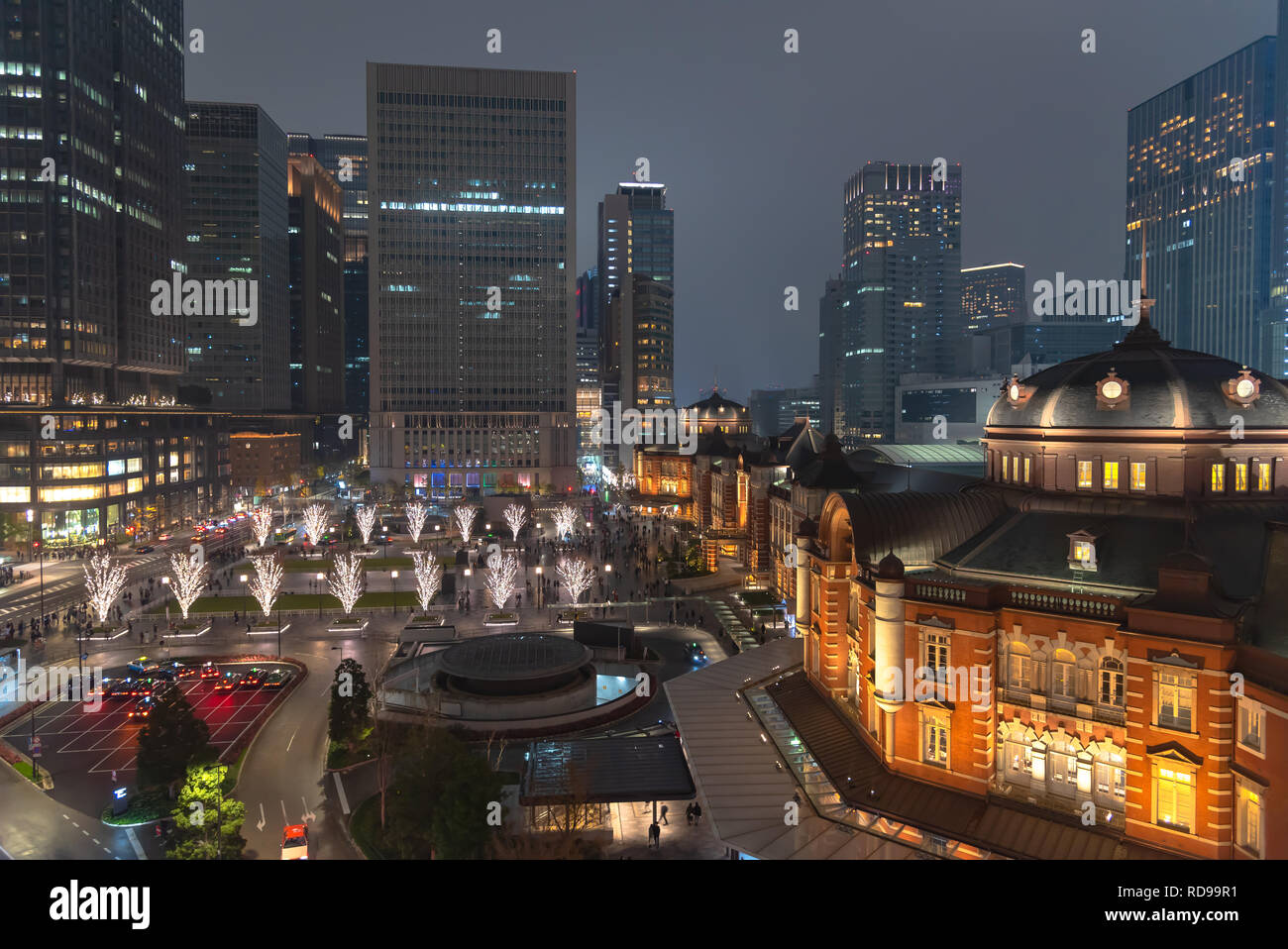 Vista della stazione di Tokyo edificio a Twilight time. Marunouchi business district, Tokyo, Giappone. Foto Stock