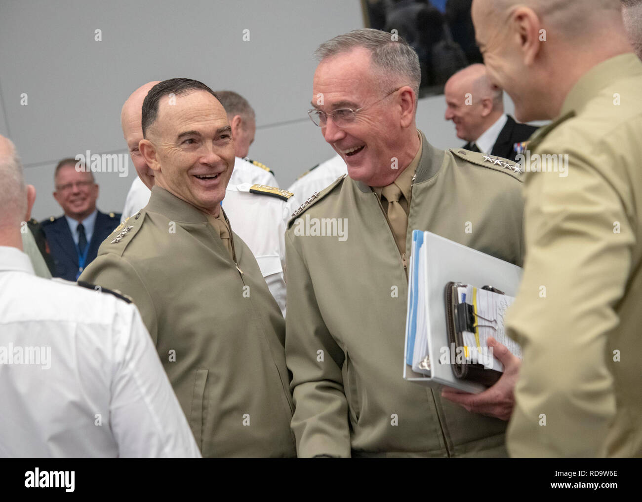 Marine Corps gen. Joe Dunford, presidente del Comune di capi di Stato Maggiore, assiste il centottantesimo Organizzazione del Trattato del Nord Atlantico Comitato militare in capi di Stato Maggiore della Difesa Sessione (MC/CS) a Bruxelles, Belgio, 16 gennaio, 2019. (DOD foto di Marina Petty Officer 1. Classe Dominique A. Pineiro) Foto Stock