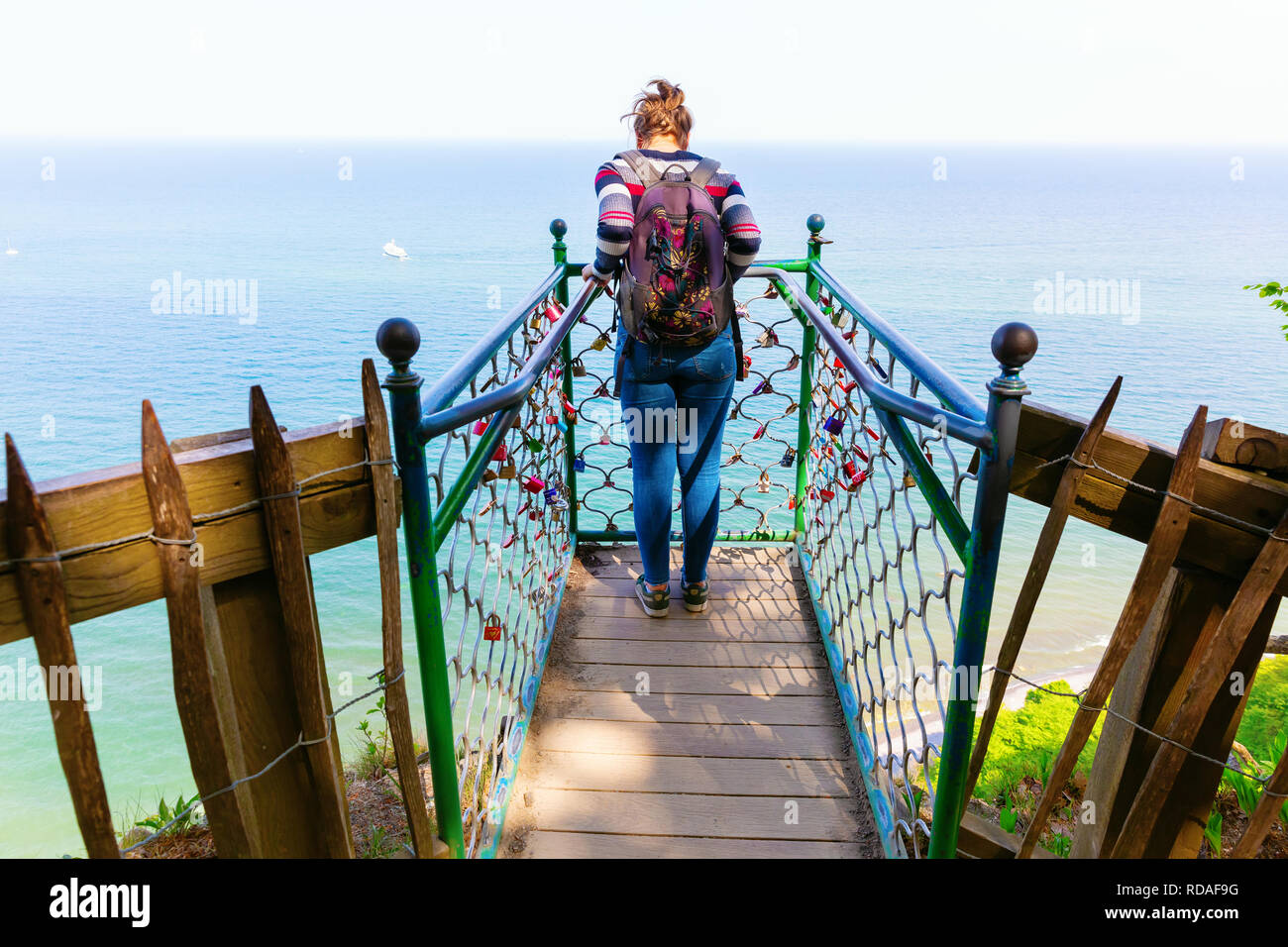 Glowe, Germania - 10 Maggio 2018: Victoria vista al Koenigsstuhl su Ruegen con persone non identificate. La zona è parte del Jasmund National Park e Foto Stock